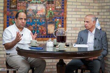  پایان تدریس یک نخبه در دانشگاه به خاطر چند عکس!