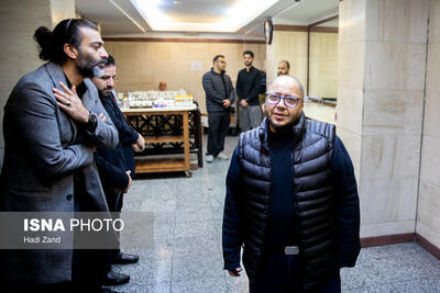  عکس تازه‌ی مازیار لرستانی در مراسم ختم هادی مرزبان |  انصاف نیوز