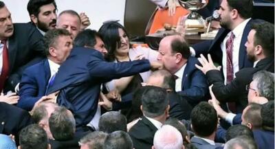  نمایندگان مجلس ترکیه به جان هم افتادند | جهان نیوز