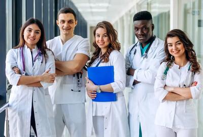  پاسخ نظام پزشکی به هوچی‌گری تندروها: کمبود پزشک نداریم