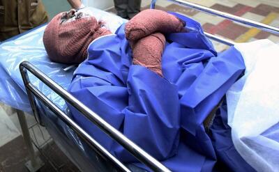  اسیدپاشی عجیب روی مرد جوان و دختر ۱۱ ساله‌اش/ او مدام تخم‌مرغ، سنگ و آشغال از پنجره خانه‌اش به‌ سمت رهگذران پرت می کرد