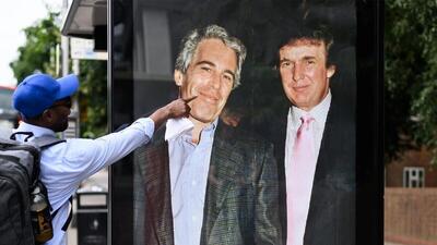  ببینید |  سناتور آمریکایی: طبقهٔ اپستین دارد بر آمریکا حکومت می‌کند