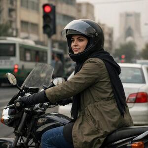  موتورسواری بانوان؛ مصوبه‌ای که هنوز خشک نشده، تعلیق شد