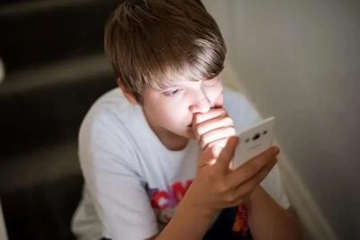  خطرات دوستی مجازی کودکان با ناشناس‌ها؛ زنگ خطر جدی در فضای سایبری