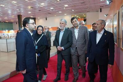  بازدید وزیر فرهنگ و وزیر ورزش از نمایشگاه هنرهای تجسمی «ایران من»