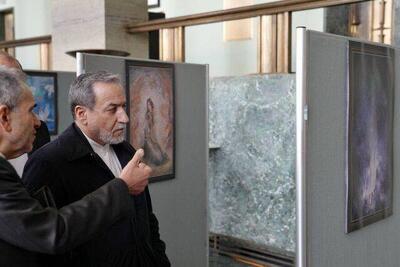  بازدید عراقچی از نمایشگاه آثار فرشچیان در ژنو