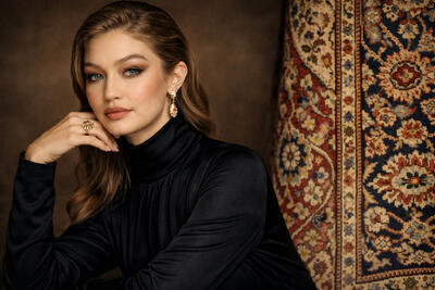 وقتی فرش ایرانی در کت واک جی جی حدید هم جلب توجه می‌کند؛ زیبایی و اصالت یعنی این - چی بپوشم