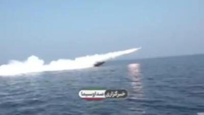  ویدیو/ لحظه‌ انهدام یک شناور در رزمایش روز گذشته نیروی دریایی سپاه