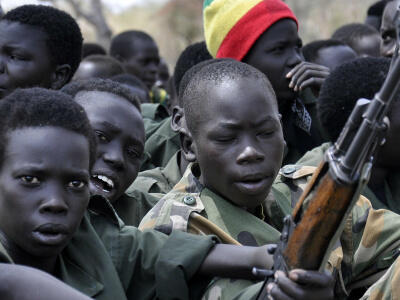  لباسِ نظامی بر تنِ کودکان نکنید - دیپلماسی ایرانی