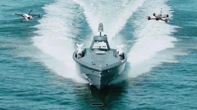  ببینید | لحظه‌ انهدام یک شناور در رزمایش روز گذشته نیروی دریایی سپاه