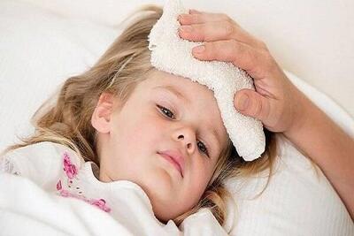  دوش آب سرد، کودک تب‌دار را وارد شوک می‌کند