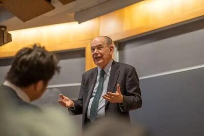  مرشایمر : ترامپ در بن بست گیر افتاده است