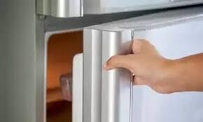  عواقب باز ماندن درب یخچال
