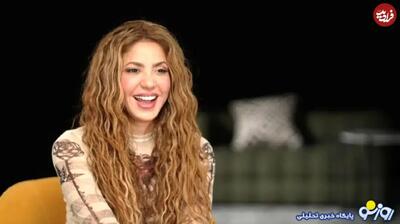  «شکیرا» هنگام خروج از هتل در سال ۱۳۸۴