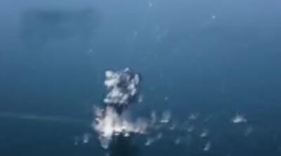  لحظه‌ انهدام یک شناور توسط نیروی دریایی سپاه