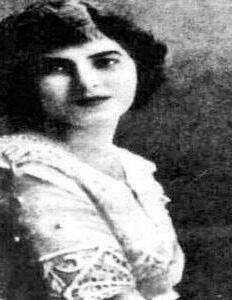  انتقال یک زن متفکر به تیمارستان!