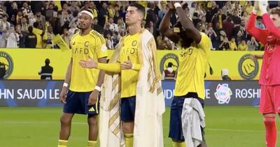  کریستیانو رونالدو با لباس سنتی عربستان پیروزی مقابل الحزم را جشن گرفت - پارس فوتبال