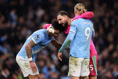  طعنه منچسترسیتی به هوادار منچستریونایتد / عکس - پارس فوتبال