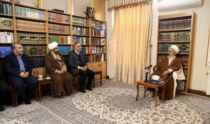 دیدار شهردار تهران و آیت الله مکارم شیرازی | با راهکارهای فرهنگی میتوان مسائل اجتماعی را مدیریت کرد