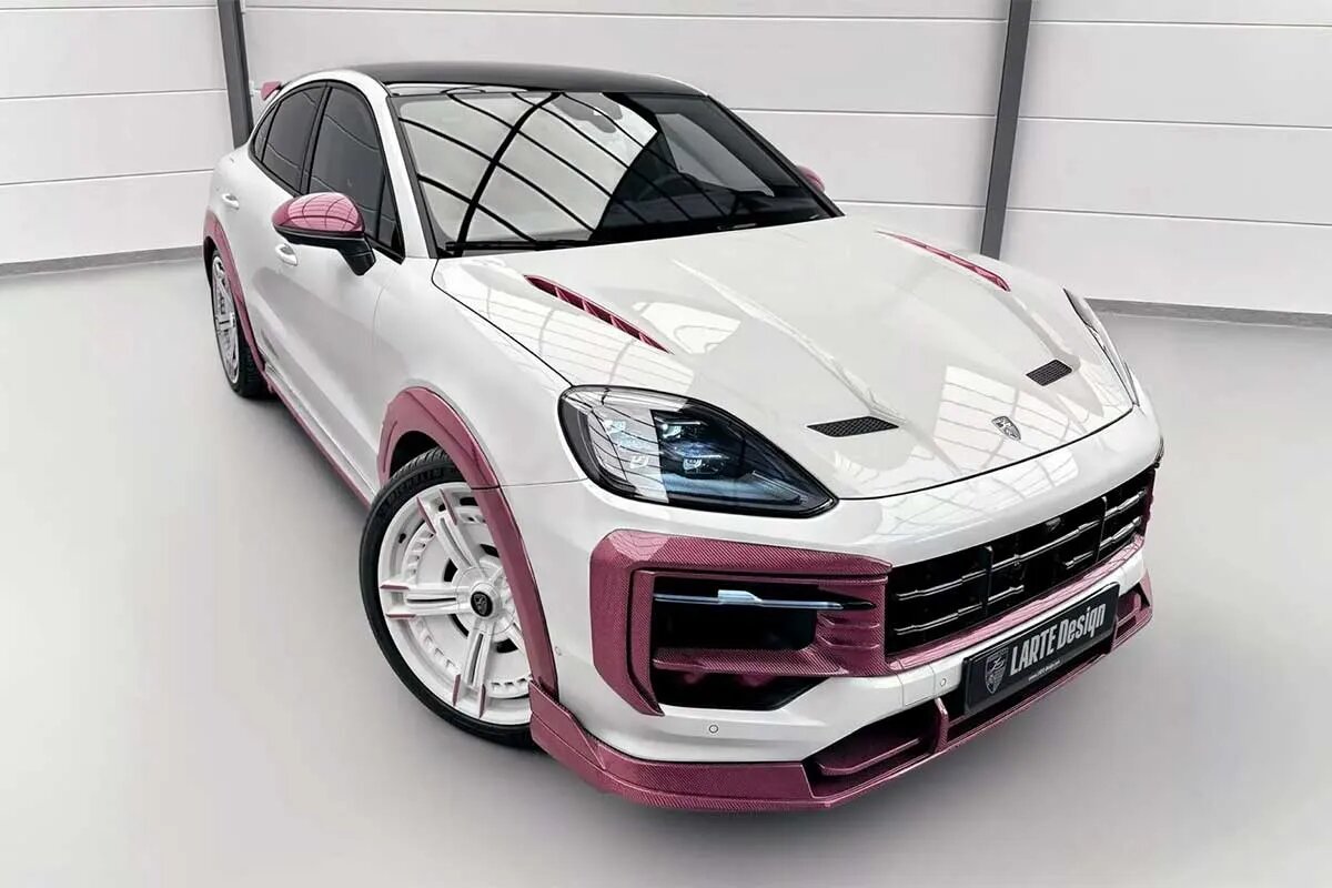 تیونینگ عجیب لارته دیزاین برای پورشه کاین با لباس کربنی صورتی!