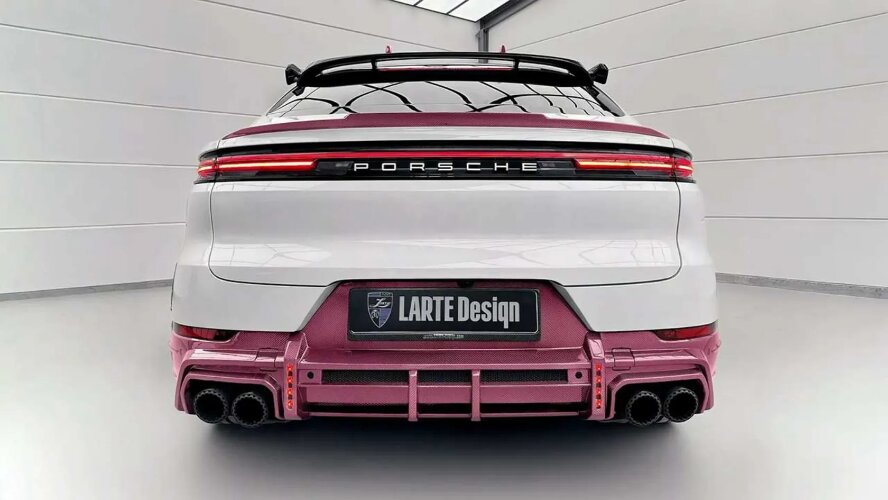 تیونینگ عجیب لارته دیزاین برای پورشه کاین با لباس کربنی صورتی!