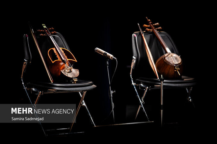 برگزاری کنسرت، عادی‌سازی نیست/ هنرمند با ساز و آوازش انتقاد کند